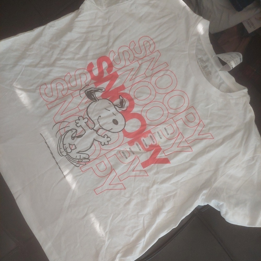NWT Peanuts Snoopy short sleeve T-Shirt - medium